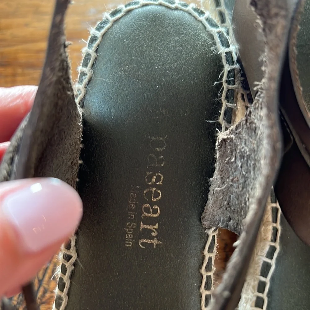 Made In Spain Leather Wedge Espadrilles in Olive. Paseart. Size 38 fits like 7.5